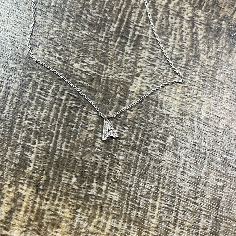 💙cite diamond “A” necklace💙